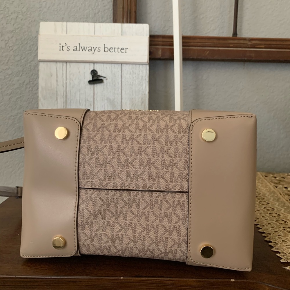 Beautiful Mk bucket shoulder bag - Picture 8 of 12